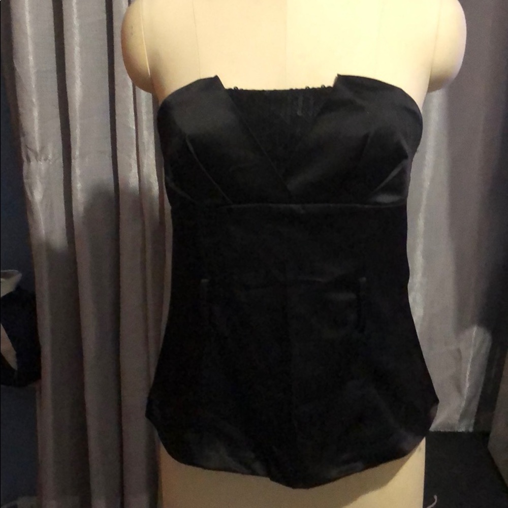 Lovely Strapless  top